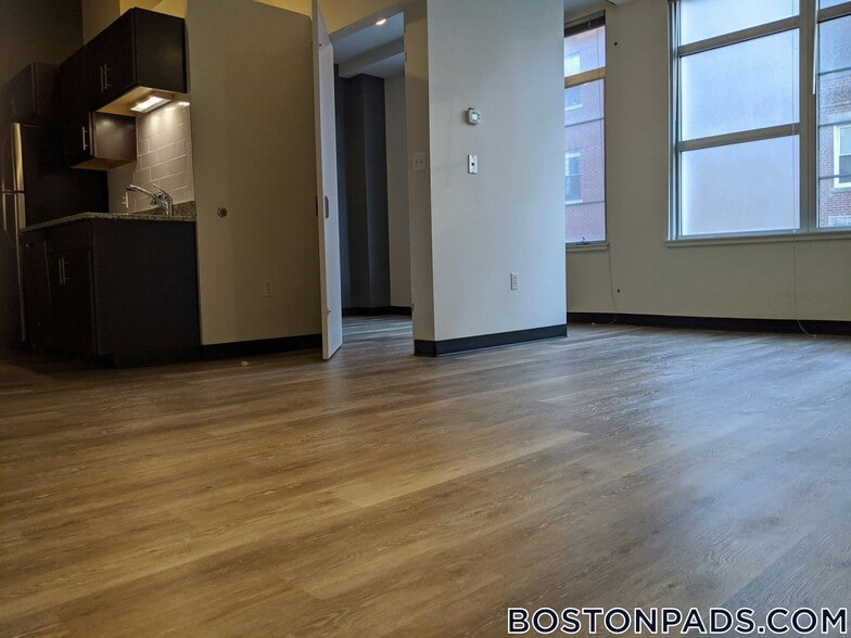 Building Photo - 160 E Berkeley St