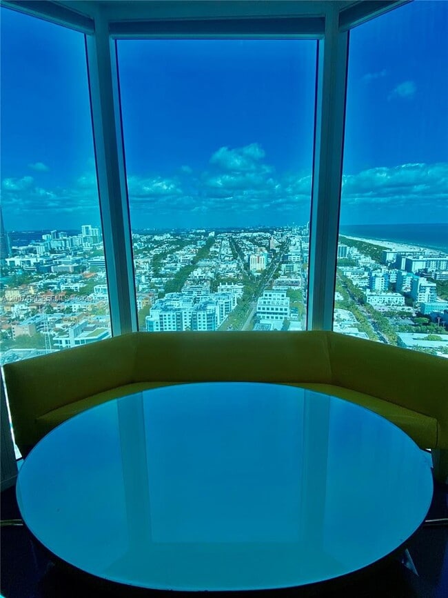 Building Photo - 300 South Pointe Dr