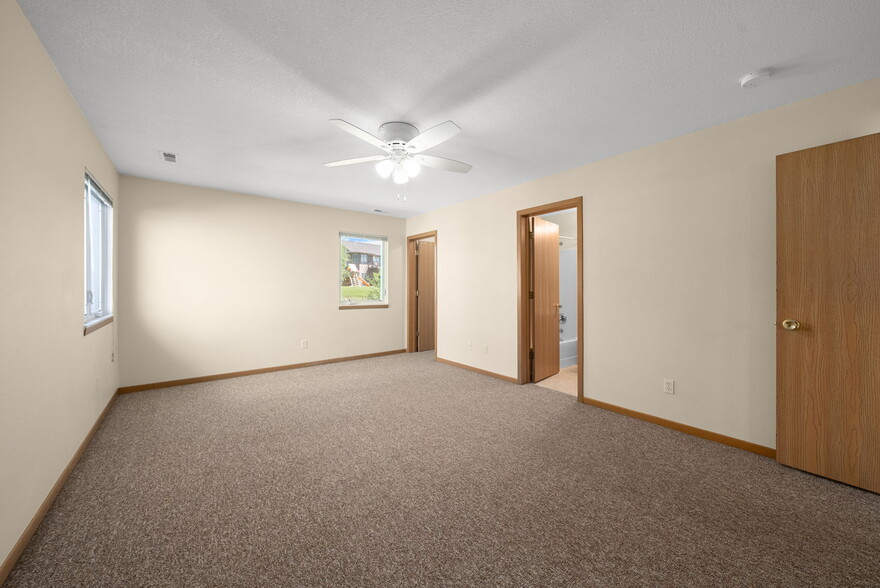 Master Bedroom - 1420 E Redwood Blvd