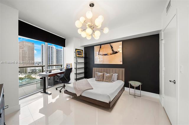 Building Photo - 495 Brickell Ave