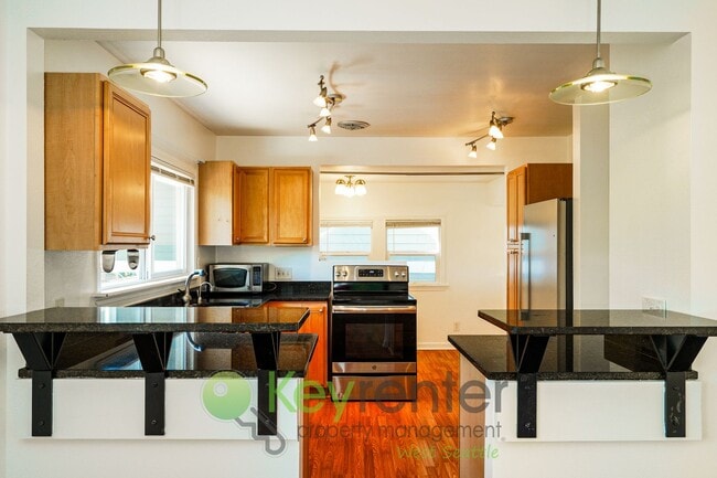 Building Photo - Spacious 4-Bedroom Seattle Home with Bonus...