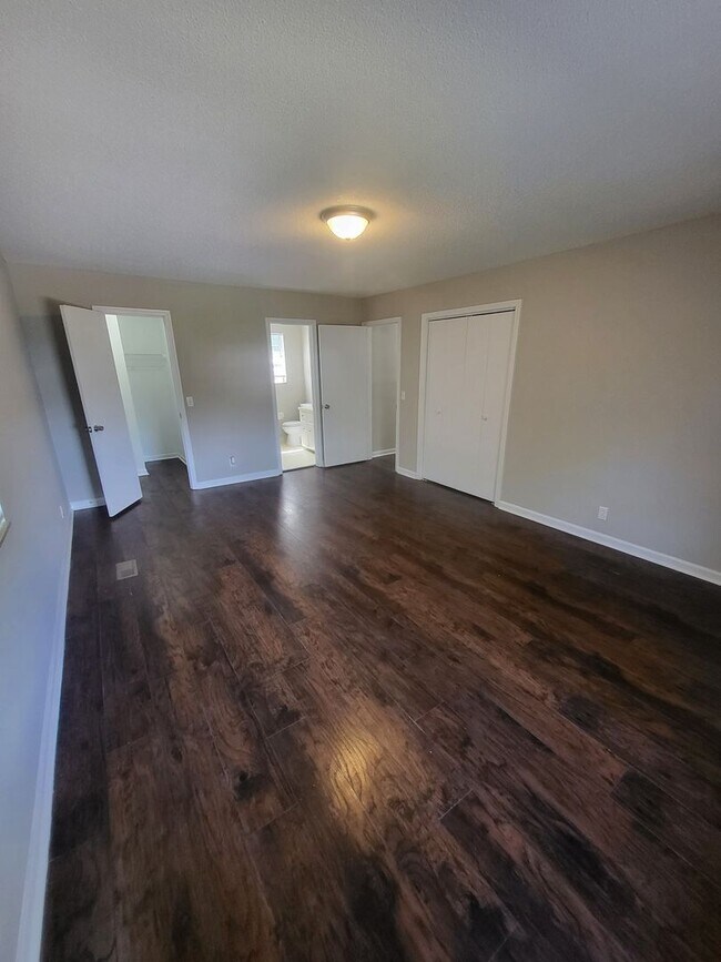 Building Photo - Large two-story colonial style home, Antioch
