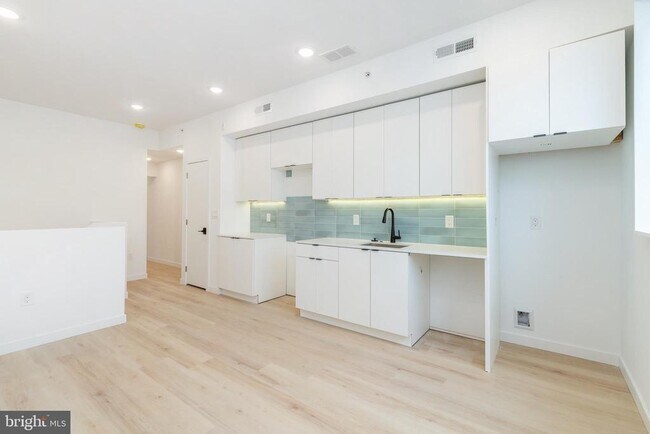 Building Photo - 2721 N Howard St