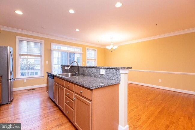 Building Photo - 1206 Maple Grove Ln