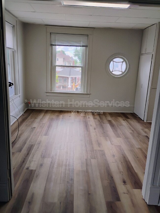 Building Photo - 591 Clark St