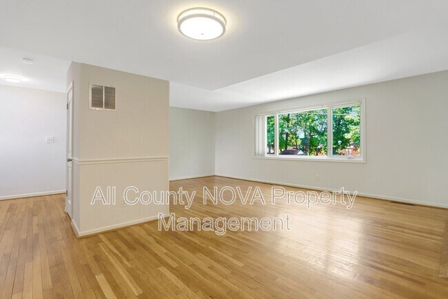 Building Photo - 3353 Ardley Ct
