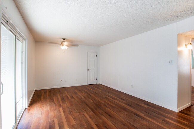 Building Photo - 1633 Stull Dr