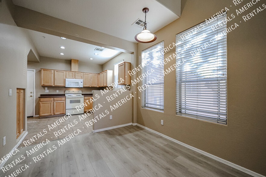 Building Photo - 1225 N 36th St