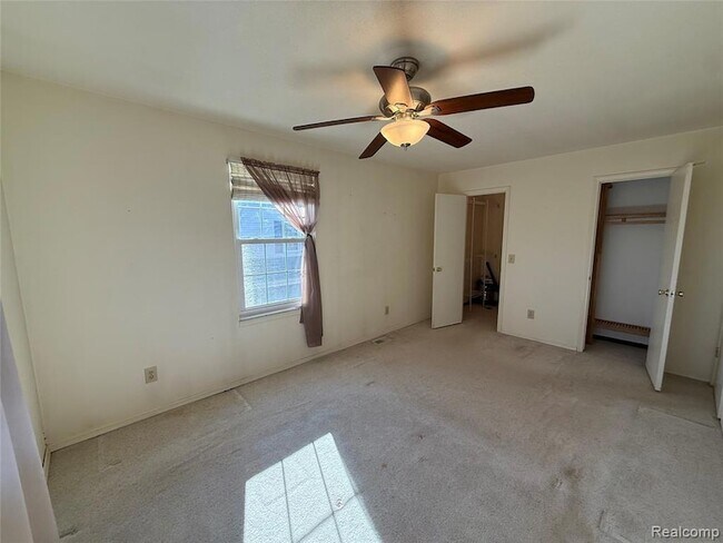 Building Photo - 15894 Cambridge Dr