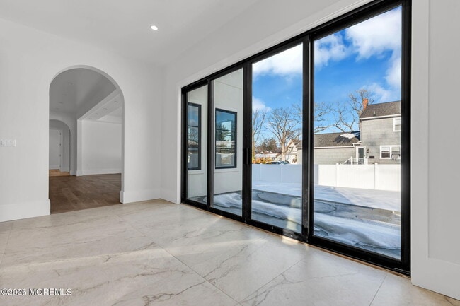 Building Photo - 497 Norwood Ave