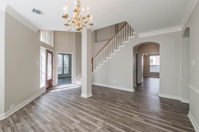 Building Photo - 5911 Brook Bend Dr