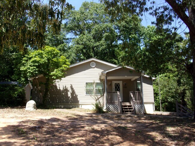 Building Photo - Recently Updated and Refreshed 3 Bedroom 2 Bath Home in Fort Mill
