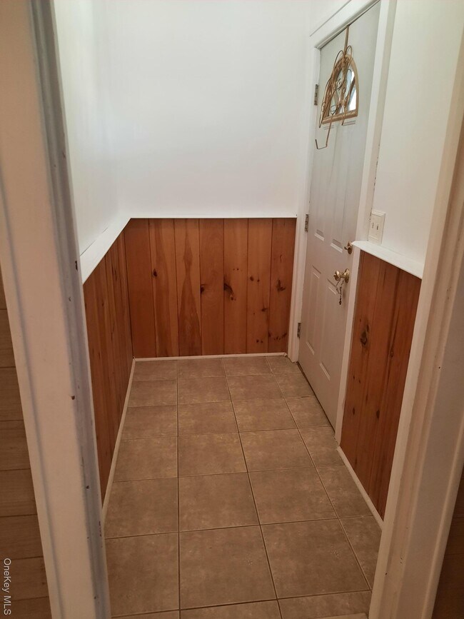 Building Photo - 23 Valley Ave