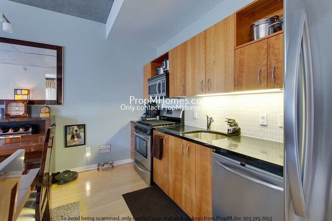 Building Photo - Luxury Goose Hollow Living – 1 Bedroom + B...