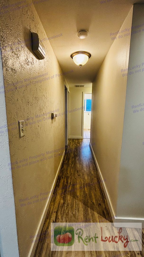 Building Photo - Charming 3 Bedroom Rambler + Large Storage/Shop  | Kent, WA