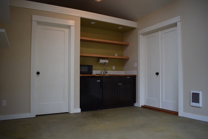 Custom cabinets - 2034 N Winchell St