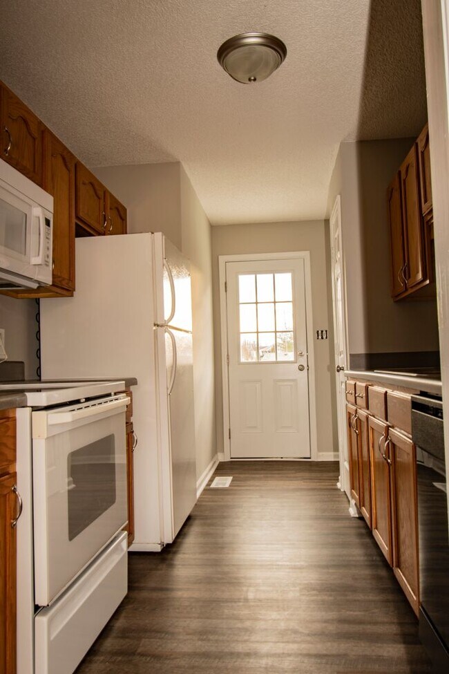 Building Photo - 3 Bedroom Pet Friendly Home For Rent In St...