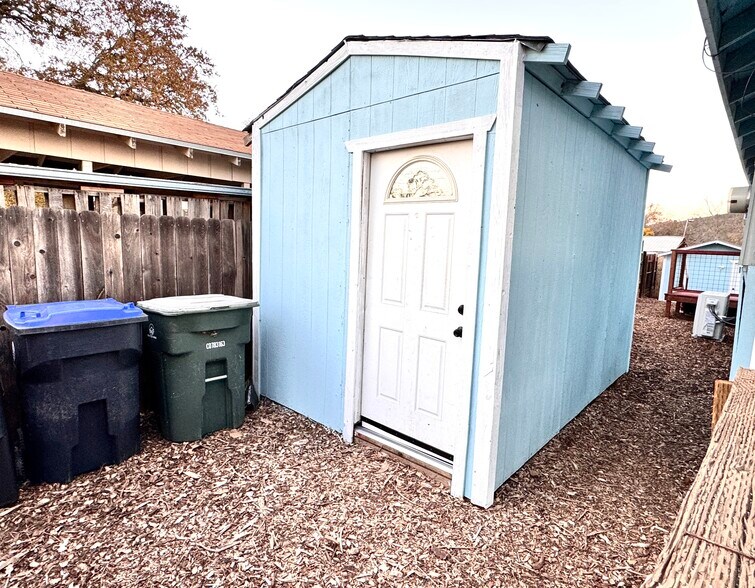 Garbage area and storage - 16060 39th Ave