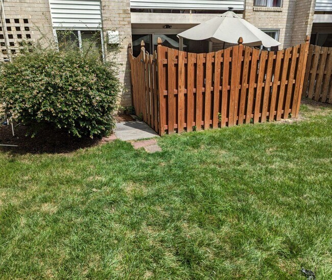 Building Photo - 5614 Bloomfield Dr