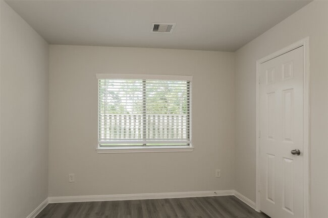 Building Photo - 13401 Raintree Dr