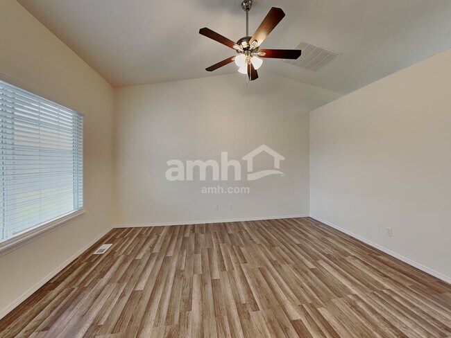 Building Photo - 16605 Sadie Ave