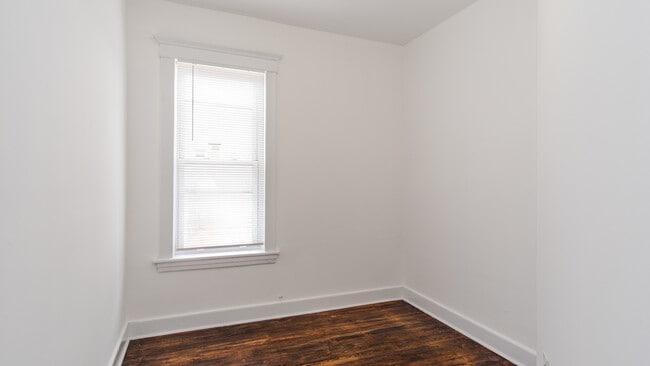 Building Photo - 4220 W Armitage Ave