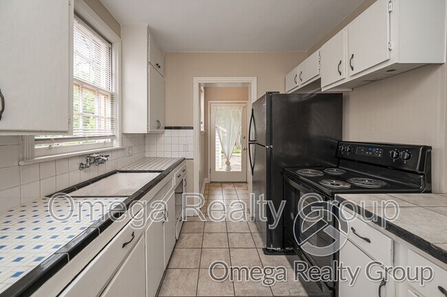 Building Photo - 568 Morningview Dr