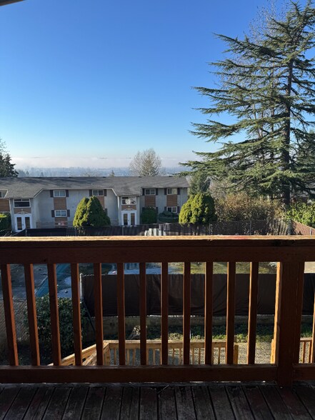 Building Photo - 308 Summit Ave N