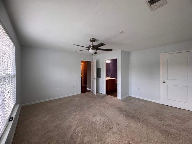 Building Photo - 2BR 2BA Condo with All Appliances Included