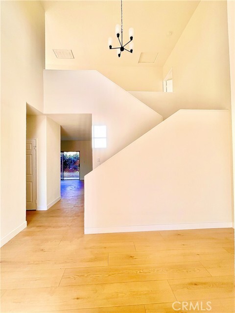 Building Photo - 5320 N Muscatel Ave