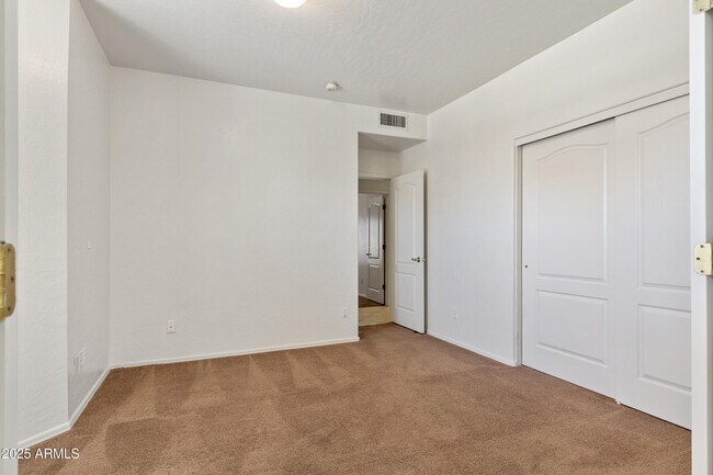 Building Photo - 1684 W Merrill Ln