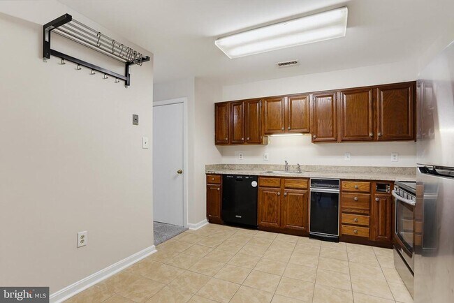 Building Photo - 5139 Dudley Ln