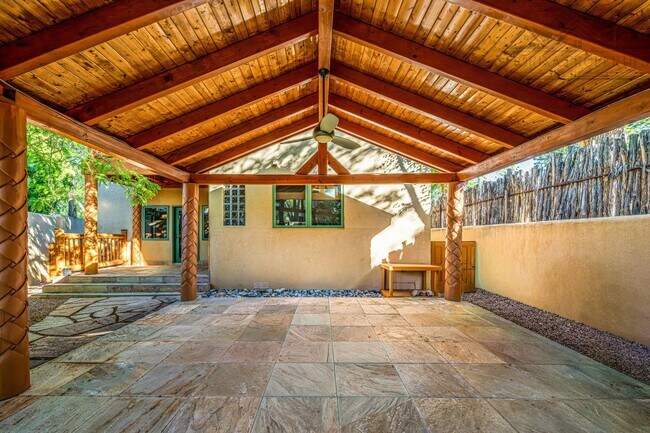 Building Photo - 659 Bishops Lodge Rd