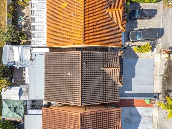 Building Photo - 2140 W 53rd St