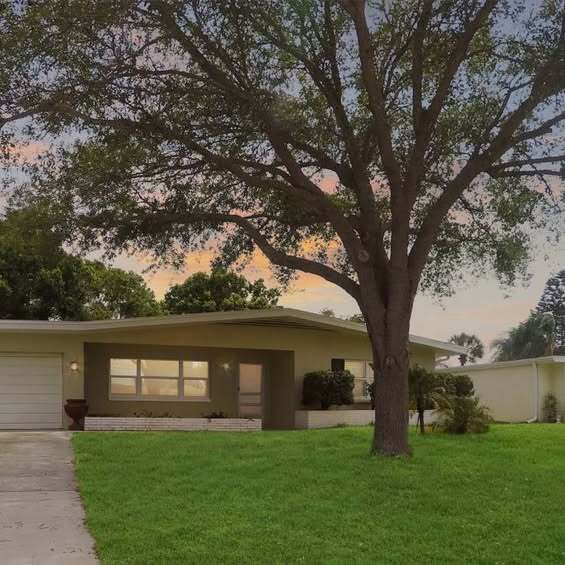 Building Photo - 2447 Baywood Dr W