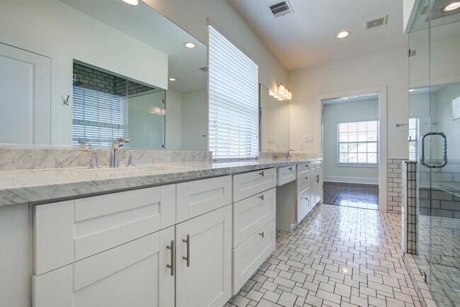 Building Photo - 1721 Thompson St