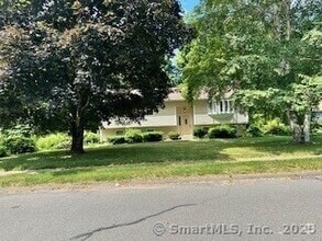Building Photo - 24 Candlewood Ln