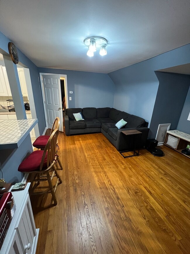 Building Photo - 2505 Girard Pl