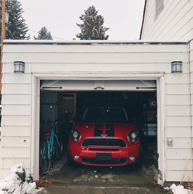 Building Photo - 411 W Arthur St