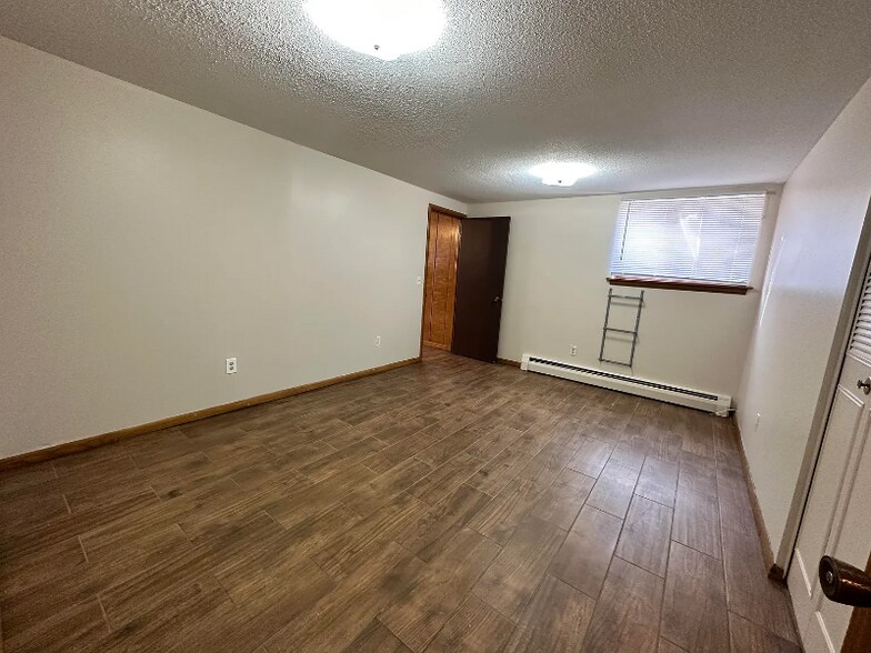 Building Photo - 1321 Division St