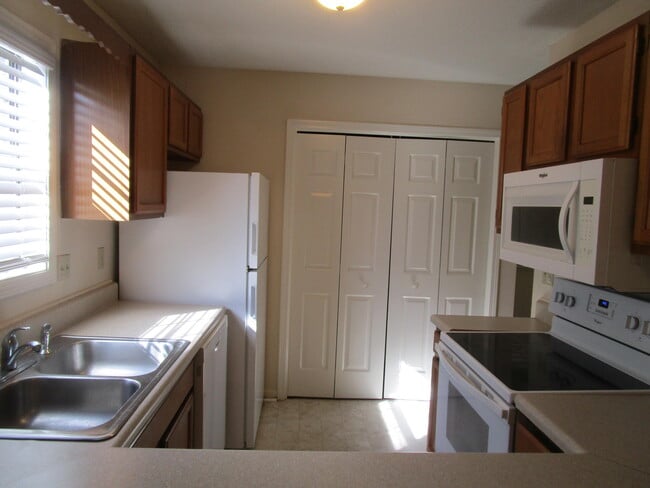 Building Photo - 605 Archdale Dr