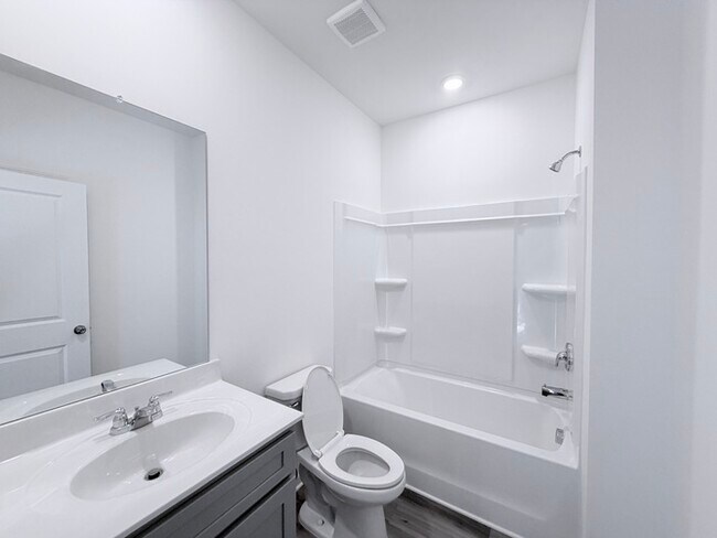 Building Photo - 522 Red Dragon Dr