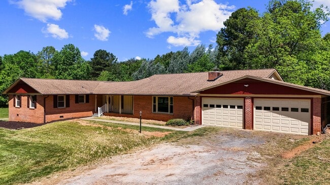 Building Photo - Large 4-Bed Brick Rancher with 2-Car Attached Garage!