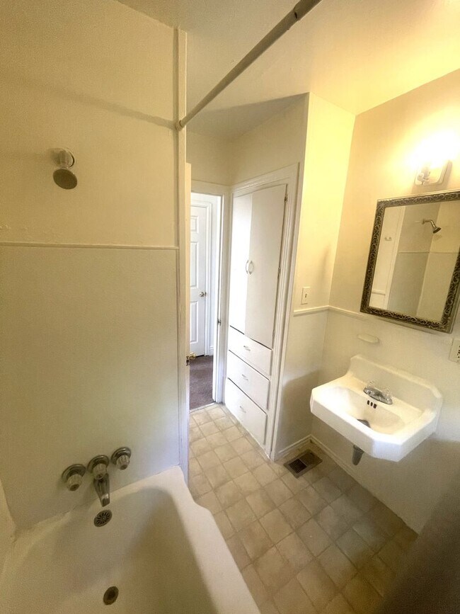 Building Photo - (2539 10th Ave Ct.)