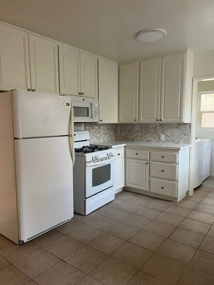 Building Photo - 4164 Madison Ave