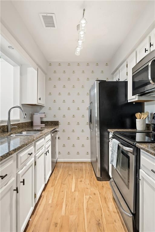 Building Photo - 24307 Plantation Dr NE