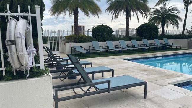 Building Photo - 3000 Coral Wy