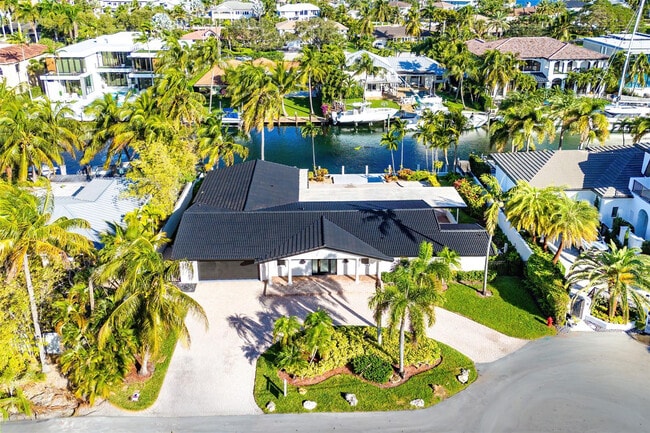 Building Photo - 2443 NE 26th St