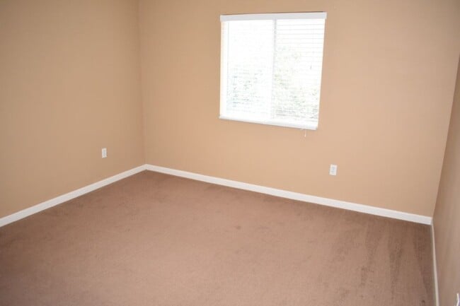 Building Photo - 501 Gibson Dr