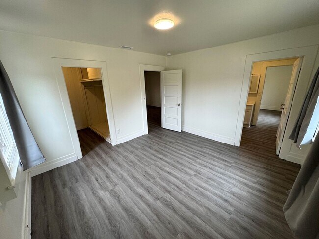 Building Photo - Quiet Fillmore Living